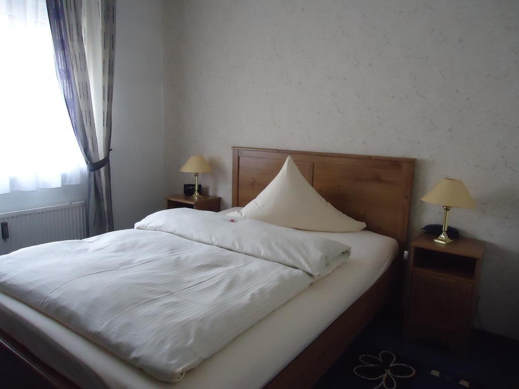 Hotel Central Оберурзель Номер фото