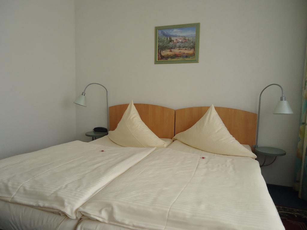 Hotel Central Оберурзель Экстерьер фото